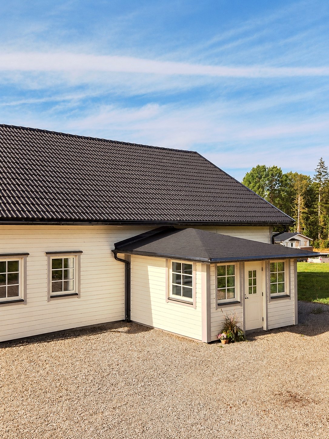 Oanvänt hus från 2024 nära Vänern – 189 m² och dubbelgarage